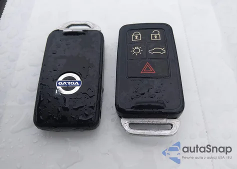 2016 Volvo V60 T5 Drive-E Premier z USA, uszkodzony, nr VIN YV140MEKXG1290426